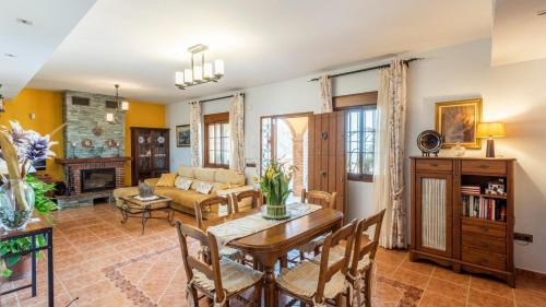 Almogia Casa | Casa Cuatro Vientos Almogía by Ruralidays