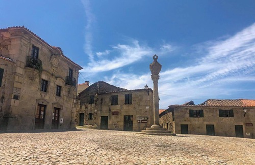 Vila Nova de Foz Coa Casa | Casa da Praça - Retreat in a traditional village in the Portuguese countryside