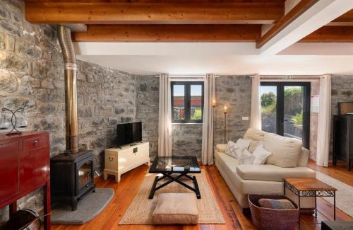 Prazeres Casa | Casa da Raposeira by An Island Apart