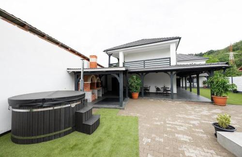 Eselnita Casa | Casa Dacia