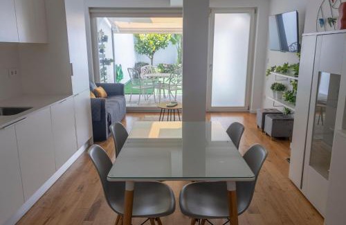Aveiro Apartamento | Casa das Falcoeiras - AL com pátio e jardim privados