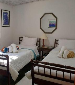 Araras Casa | Casa das flores - Paraiso no Vale das Videiras, com natureza, canto dos pássaros e perto do centrinho
