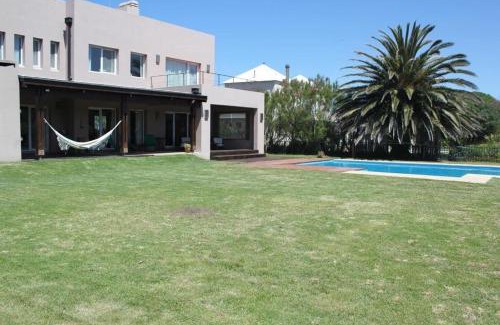 Necochea Casa | Casa De Alta Categoría Ubicada En Barrio Medanos Frente Al Mar