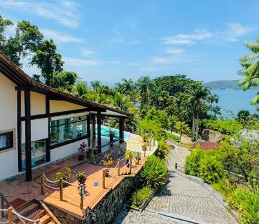 Praia Vermelha Casa | Casa de alto padrão em condomínio fechado