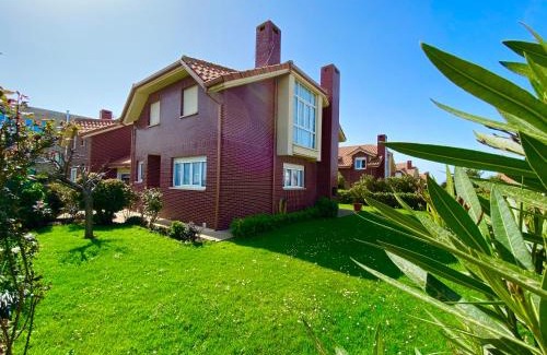 Cabo de Ajo Casa | Casa de Anmar casa independiente con jardín, Ajo