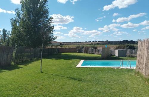 Almenara de Tormes Casa | Casa de campo Olmo, jardín y piscina a 20 minutos de Salamanca