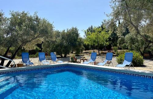Villanueva de Tapia Casa | Casa de Campo La Mejorana Piscina entre olivos