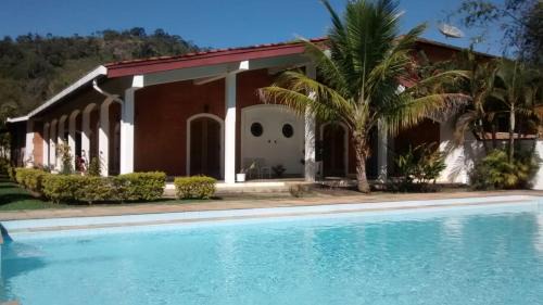 Amparo Casa | Casa de Campo Pinheirinhos - Chácara Leticia em Serra Negra