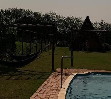 Tatui Chalet De Esquí | Casa de Campo/Sítio + Chalé Suíço + Área Festa + Piscina
