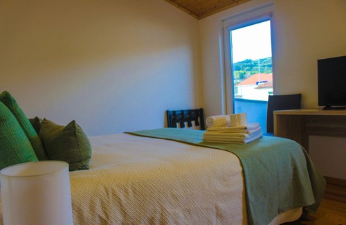 Gois Cabaña | Casa de Campo Vale do Ceira, Quarto de Casal. Na Bela e Pacata Vila de Góis