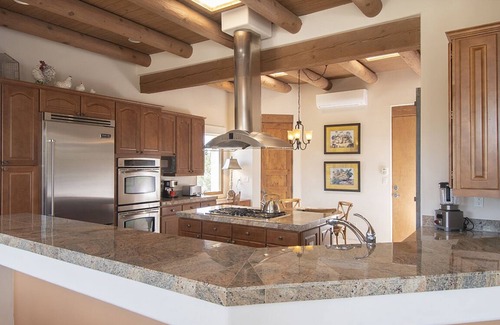 Santa Fe Casa | Casa de Cielo Azul is located off Tano Road with easy access to the Plaza