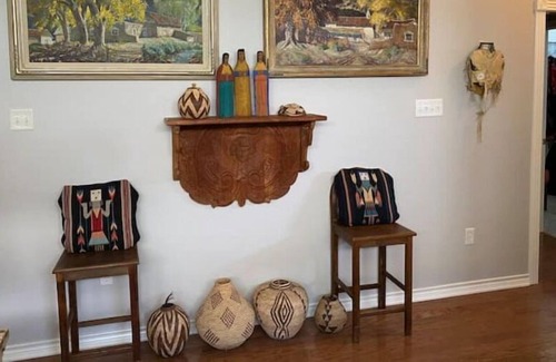 Pebble Creek Cama Y Desayuno | Casa de Colores, a trip around the world in one weekend!