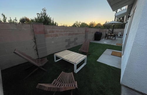 Fairhaven Casa | CASA DE COMFORT, Charming 2-bedroom house with AC, WiFi in Santa Ana