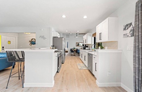 Cape Coral Casa | Casa de Crab: Gulf Access Waterfront 4 Bedroom and 3 Bathroom Home Heated Pool