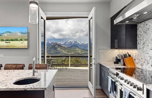 Windcliff Estates Casa | Casa de Cristal Sleeps 10+ Epic Views HotTub Sauna Pool Lux Linens 10Min to RMNP