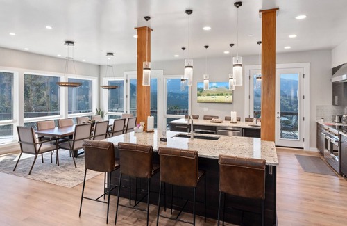Windcliff Estates Casa | Casa de Cristal Sleeps 10+ Epic Views HotTub Sauna Pool Lux Linens 10Min to RMNP