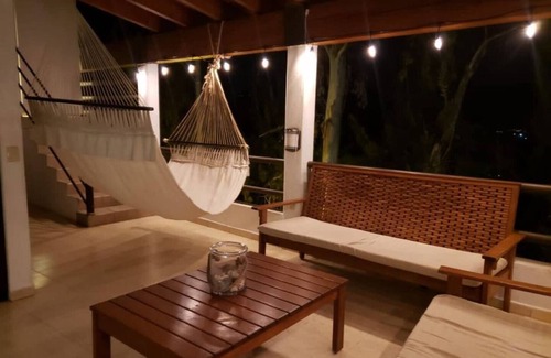 El Santuario Casa | Casa de descanso a un lado del mirador de la peña de Valle de Bravo