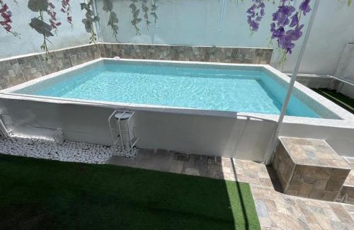 León Casa | Casa de descanso con piscina Galileos