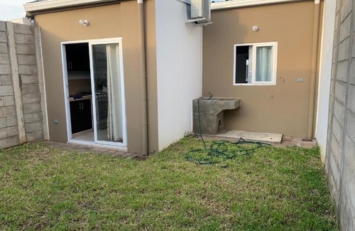 Coatepeque Casa | Casa de dos cuartos con aire e internet
