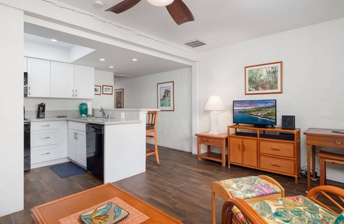 Kailua-Kona Condominio | Casa De Emdeko 204 - Aire Acondicionado! Ascensores REMODELADO EN 2019!