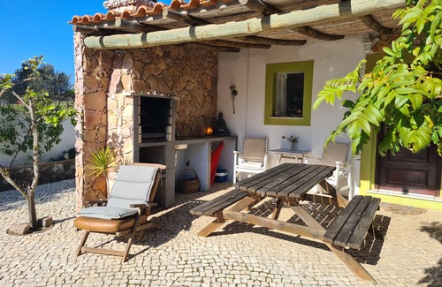 Barracao Casa | Casa de Férias no Campo, Lugar Para Relaxar Perto de Eventos e Praias do Algarve