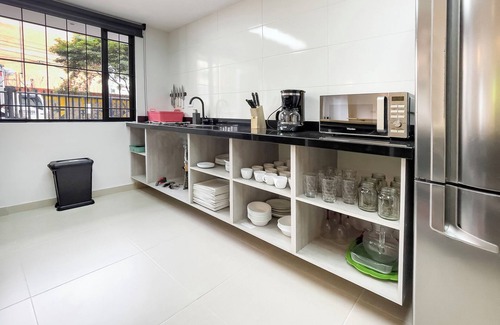 Calle 100 Casa | ♛Casa de Heroes. Artsy & Authentic nearby Zona T♛