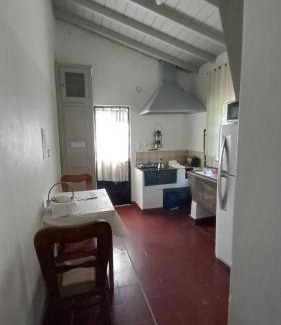 Muñiz Casa | Casa de Huéspedes Muñiz sobre parque de 1000m2, 1 dormitorio, 20m2 cubiertos, baño con ducha, pileta cilíndrica de 3x076