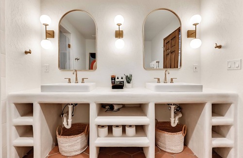 Seton Village Casa | CASA DE ICE : Stunning 5 Bedroom, 6 Acre Retreat!