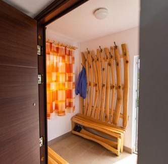 Lupeni Casa | Casa de la Fermă Corund - Farmer Kulcsosház Korond