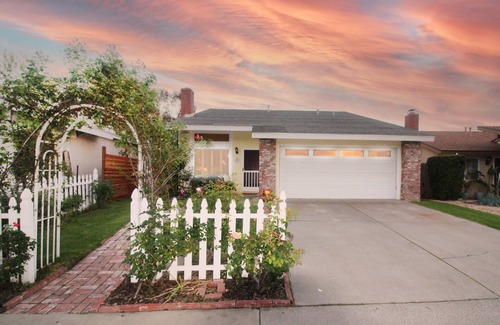 Mission Viejo Casa | Casa de la Loma - a Cozy & Colorful Retreat - Save 11%!