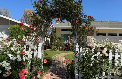 Mission Viejo Casa | Casa de la Loma - a Cozy & Colorful Retreat - Save 11%!