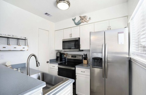 Spanish Grant Casa | Casa De La Sirena--Beachfront Retreat in Spanish Grant!
