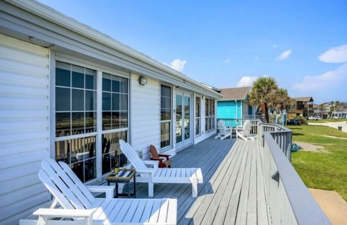 Spanish Grant Casa | Casa De La Sirena--Beachfront Retreat in Spanish Grant!