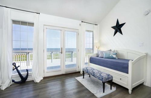 Spanish Grant Casa | Casa De La Sirena-Beachfront Retreat in Spanish Grant