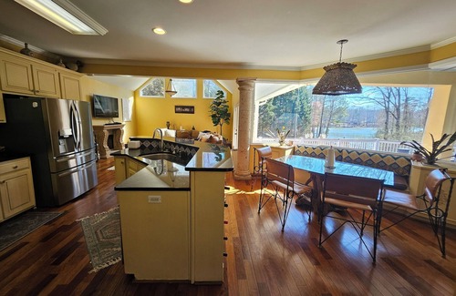 Sharpsburg Casa | Casa De Lago - Spanish inspired lakeside retreat w/private pool - 5bd/3.5