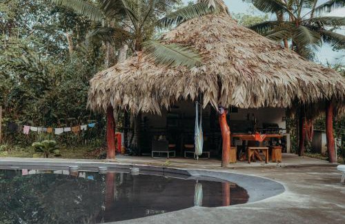 Cahuita Casa | casa de los amigos caribena