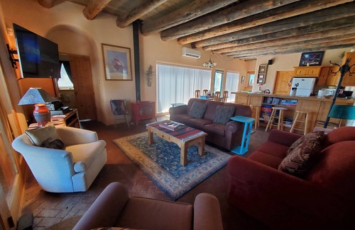 El Prado Casa | Casa De Luz-1. 3+ Acre-AIR CONDITIONING-Fenced Yard-Hot Tub-Wifi-Mountain Views