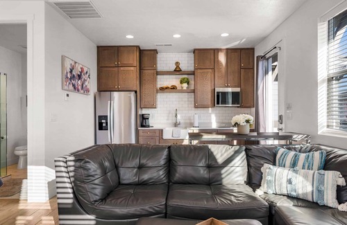 St. George Casa | Casa De Luz Casita: Desert Color Lagoon + Beaches