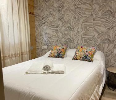 Urbanización Puerto de Estepona Apartamento | Casa de Madera 2