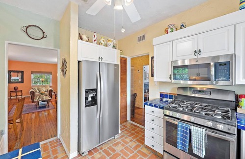 Sunshine Park Casa | Casa De Marita - Backyard Bliss with Pool in Historic Sunshine Park