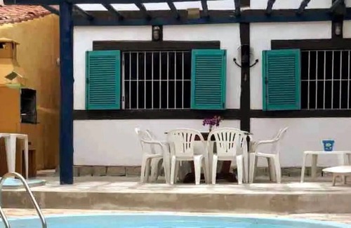 Itaguassu Casa | Casa de muito fácil acesso, 100m da praia em uma rua plana, super reservada.