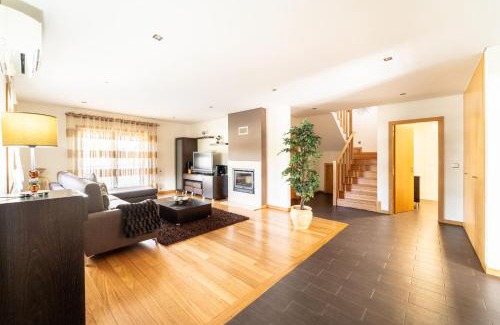 Braga Casa | Casa de Palmeira by House and People