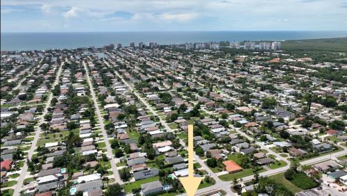 Naples Park Casa | Casa de Palmeras! Southern private pool, close to beach!