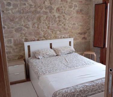 Dean Pequeno Casa | Casa de piedra céntrica.