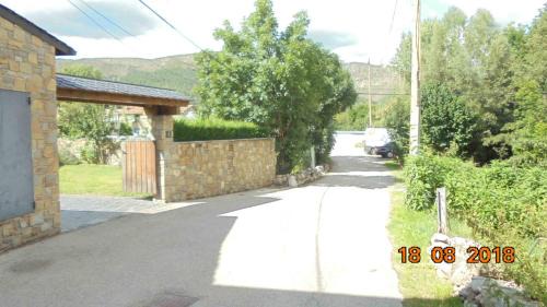 Bellver de Cerdanya Casa | Casa de piedra y madera vistas a montañas y prados