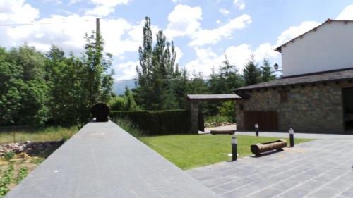 Bellver de Cerdanya Casa | Casa de piedra y madera vistas a montañas y prados
