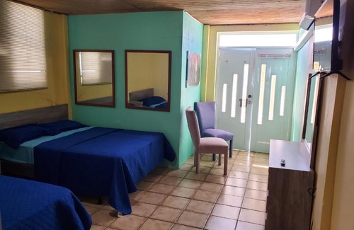 Aguadilla Pueblo Apartamento | Casa de Playa A-1