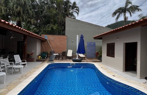 Praia de Barequecaba Casa | Casa de praia de alto padrão com piscina aquecida, rua principal de Barequeçaba.