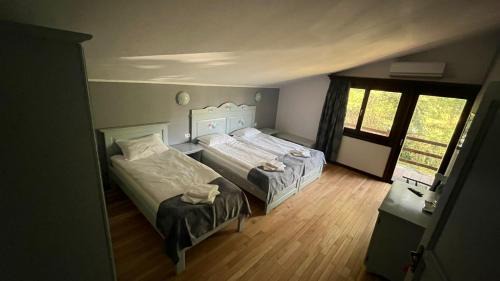 Eselnita Casa | Casa de vacanta TARA