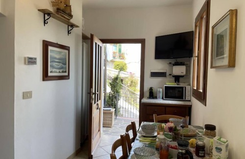 Lingueglietta Apartamento | Casa dei Fiori by Interhome